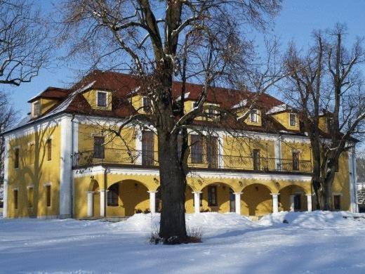 Kastiel Lucivna Hotel Eksteriør billede