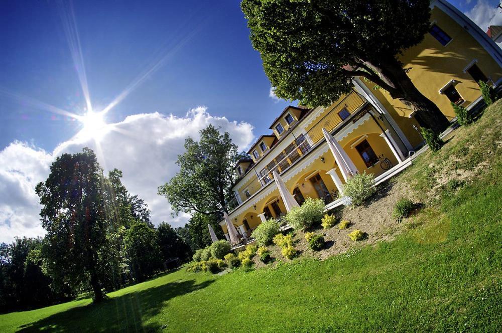 Kastiel Lucivna Hotel Eksteriør billede