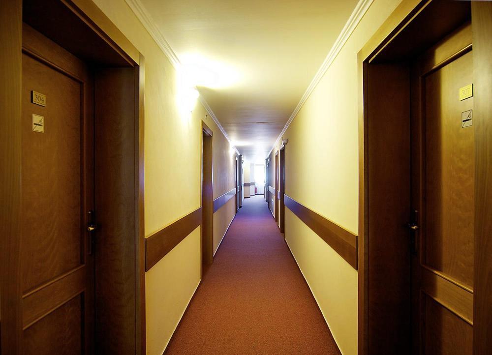 Kastiel Lucivna Hotel Eksteriør billede