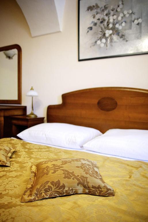 Kastiel Lucivna Hotel Eksteriør billede