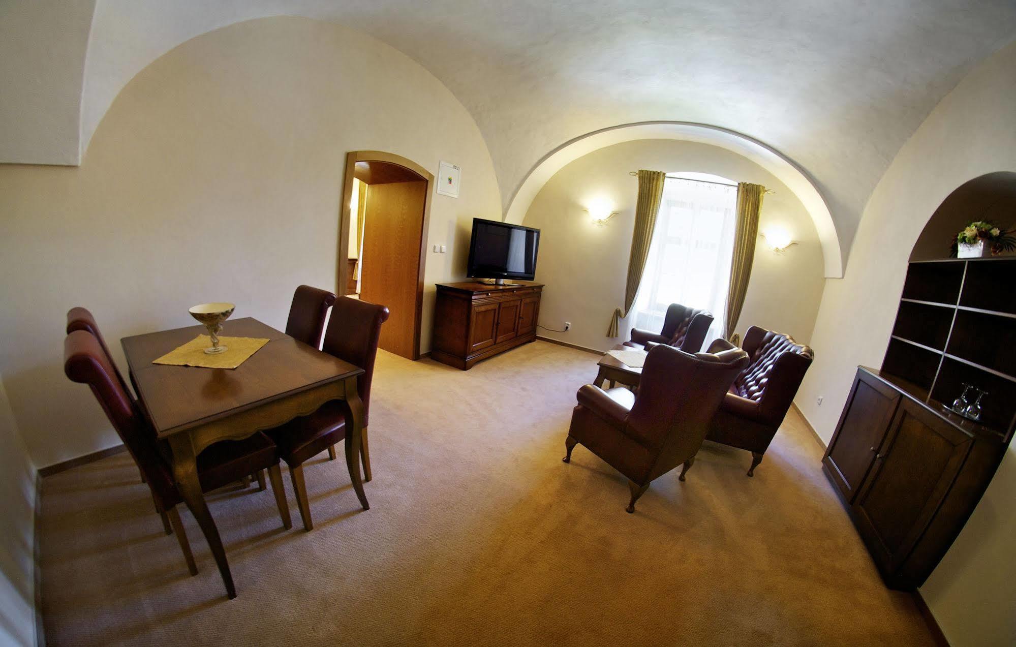 Kastiel Lucivna Hotel Eksteriør billede