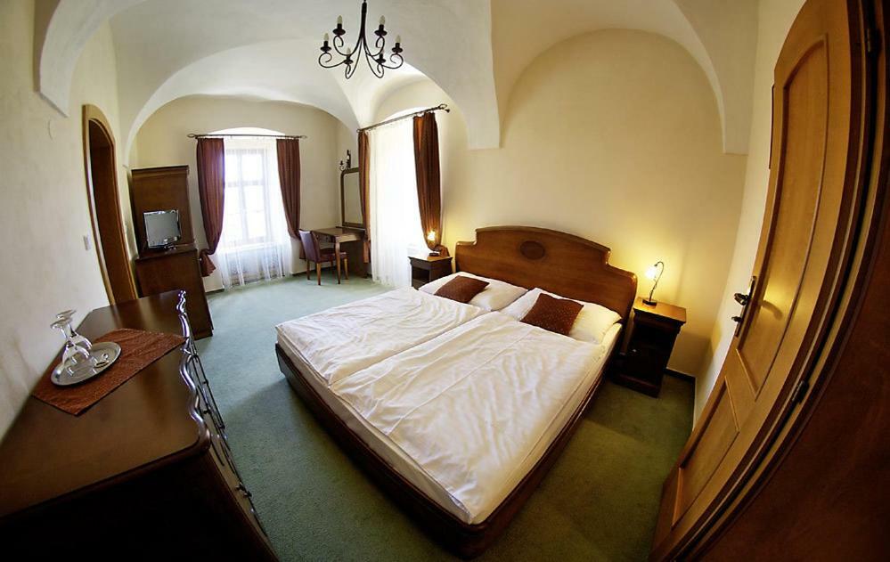 Kastiel Lucivna Hotel Eksteriør billede