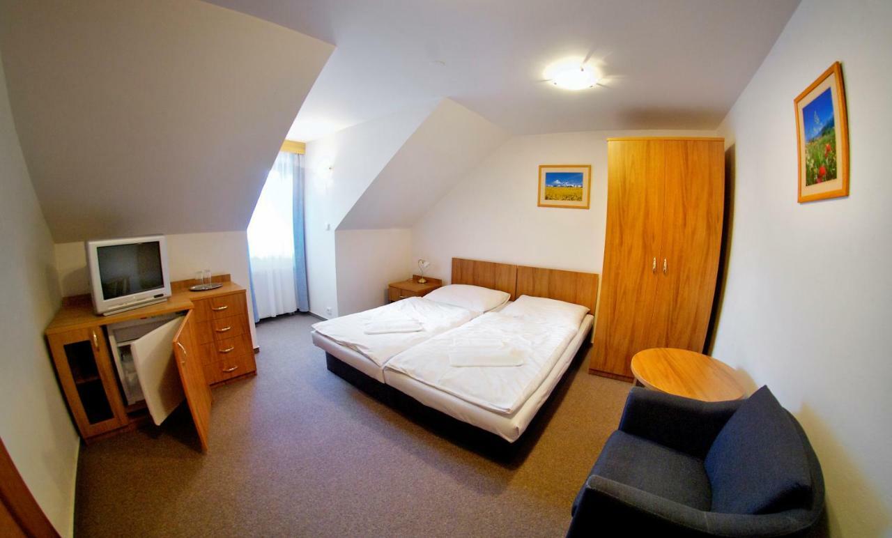 Kastiel Lucivna Hotel Eksteriør billede